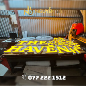 Gia công chữ inox mặt mica có đèn LED sáng mặt