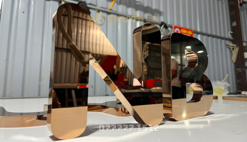 Gia công chữ inox hồng gương sang trọng